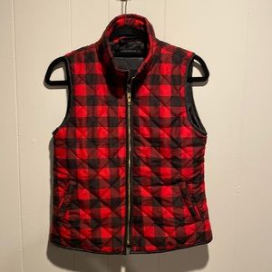 Buffalo plaid quilted vest. Size small.